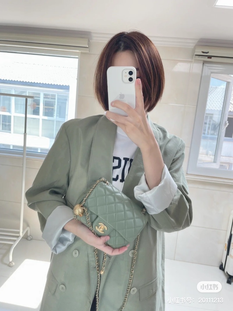 CHANEL 샤넬 쁘띠삭골든볼 클래식 9칼라 금장램스킨 18cm